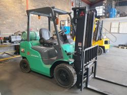 USED MITSUBISHI 2.5 TON DUAL FUEL FORKLIFT FOR SALE